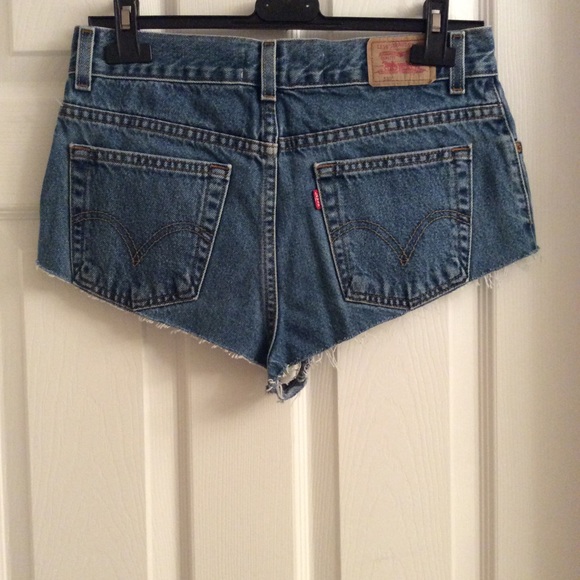LEVI’S Very short denim shorts - Picture 2 of 2